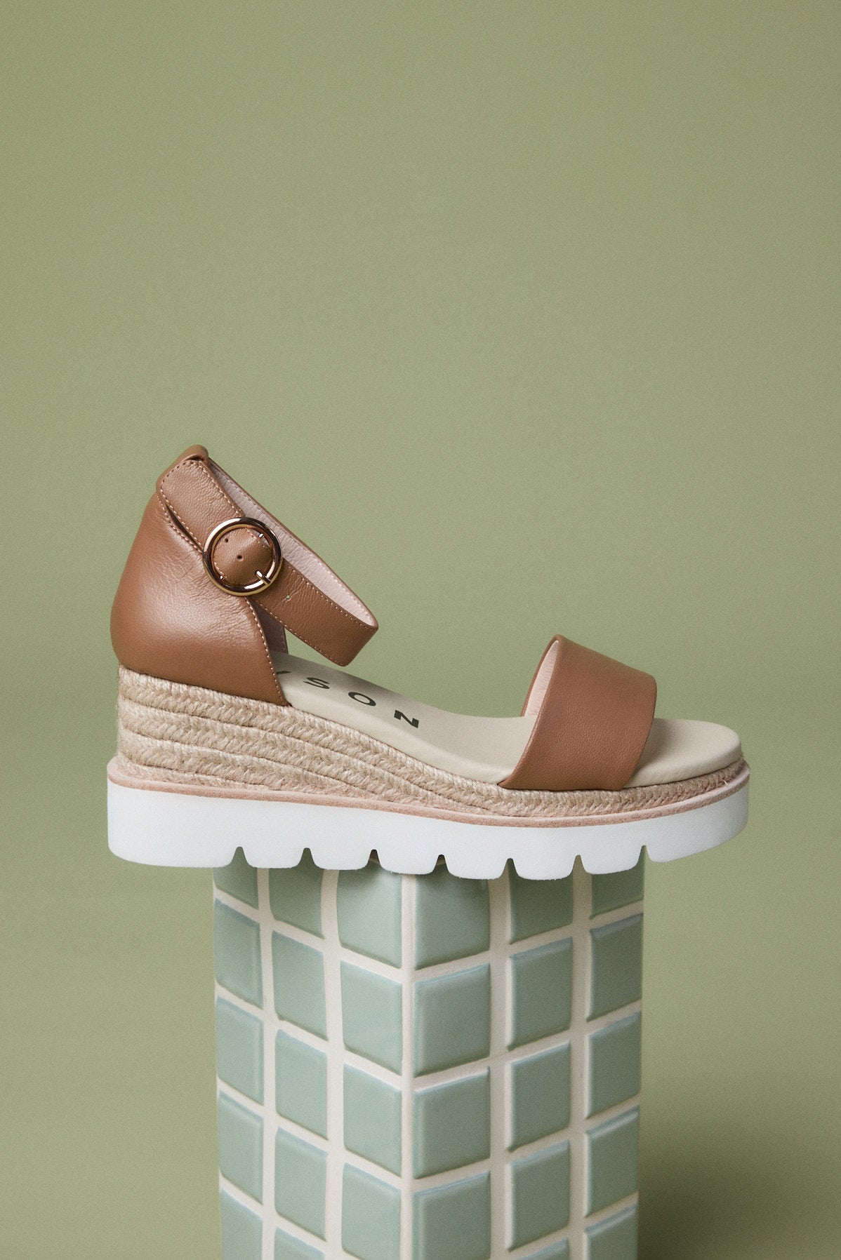 LEISURE Tan