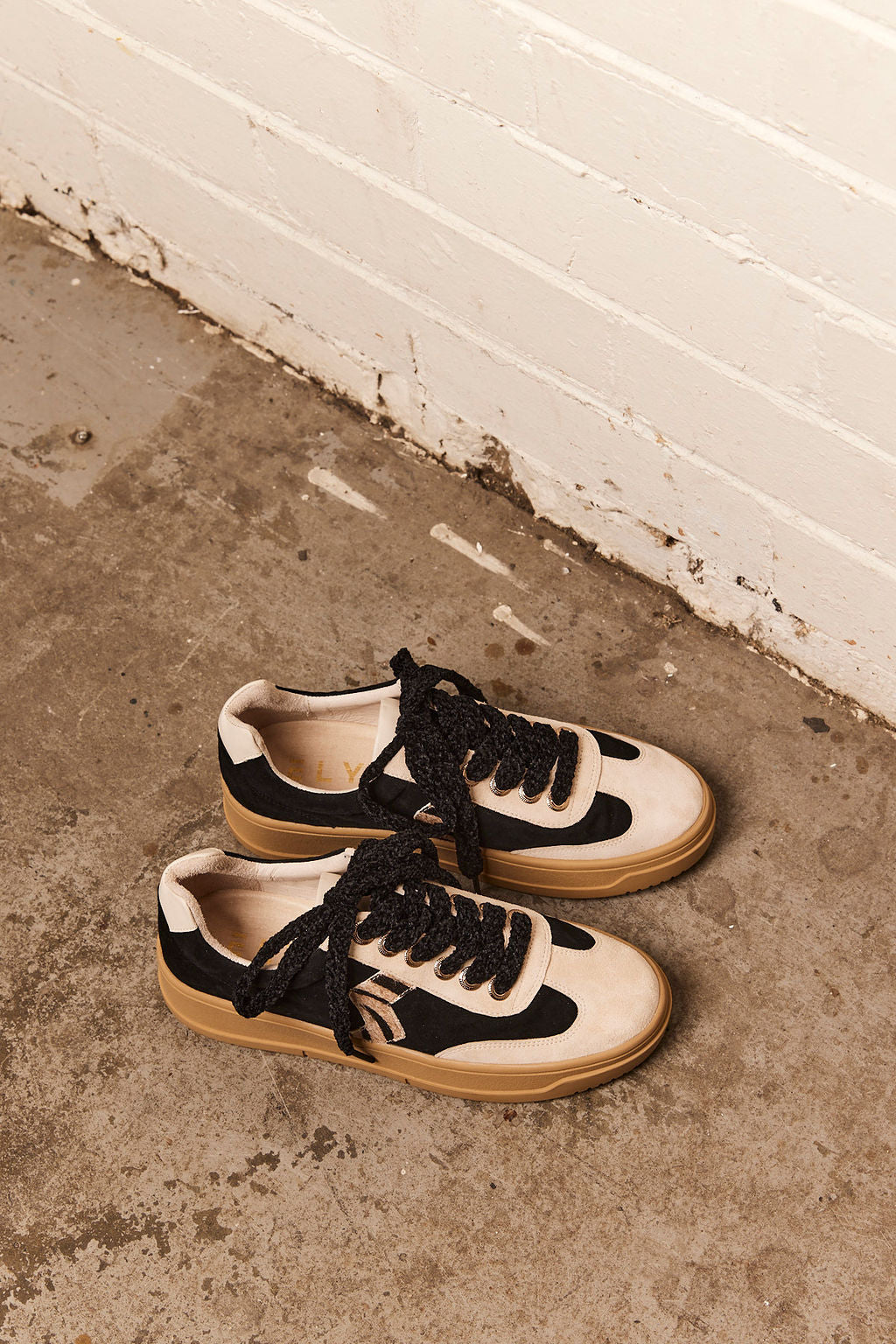 VALLEY Black